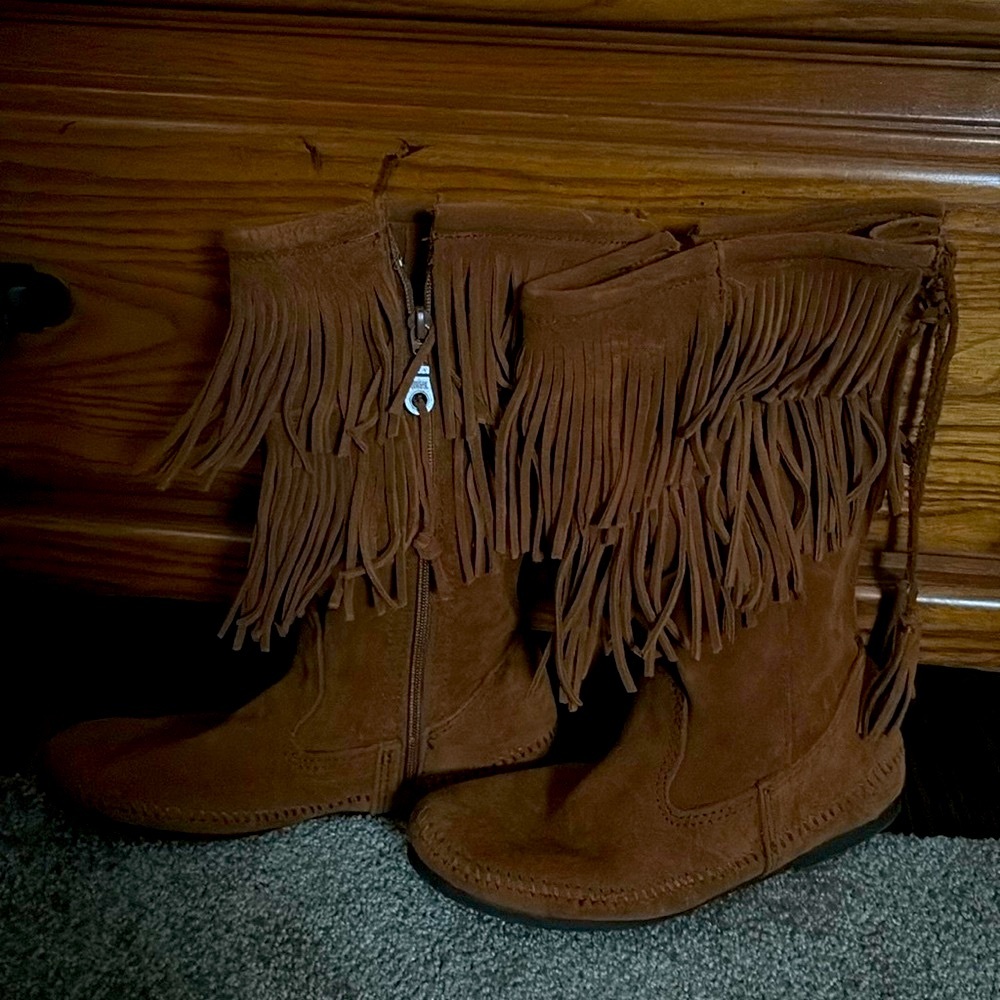 Minnetonka Brown Suede Fringe Booties